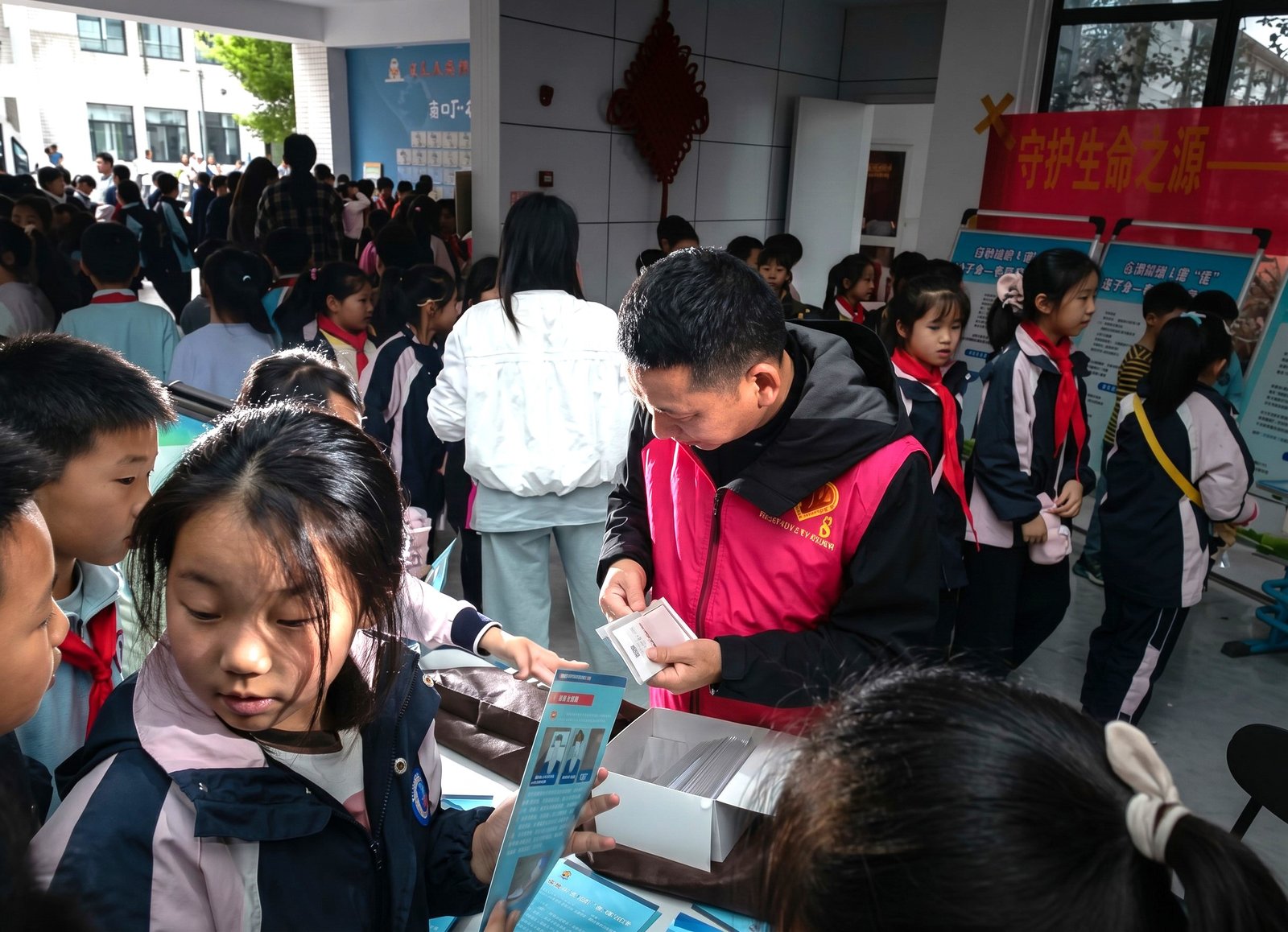 Anti-xie-jiao propaganda in Changgangbei Primary School. From Weibo.