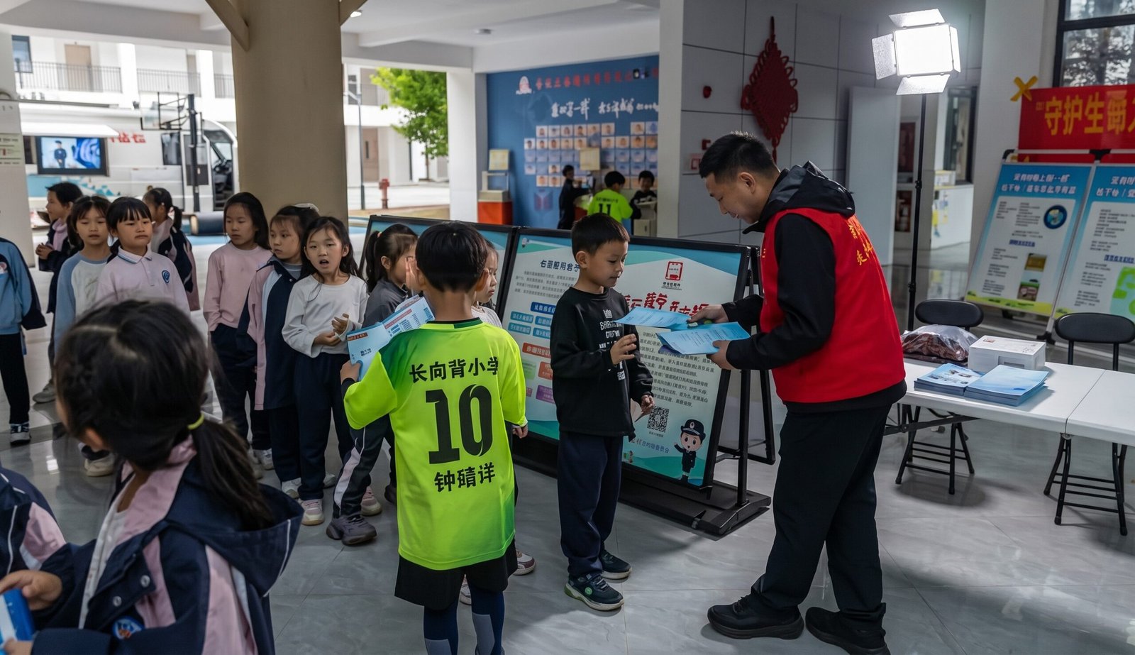  No child is too young to be indoctrinated against the &ldquo;xie jiao.&rdquo; From Weibo.