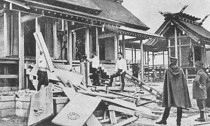 Japanese police dismantling Omoto facilities during the First Omoto incident. Credits.