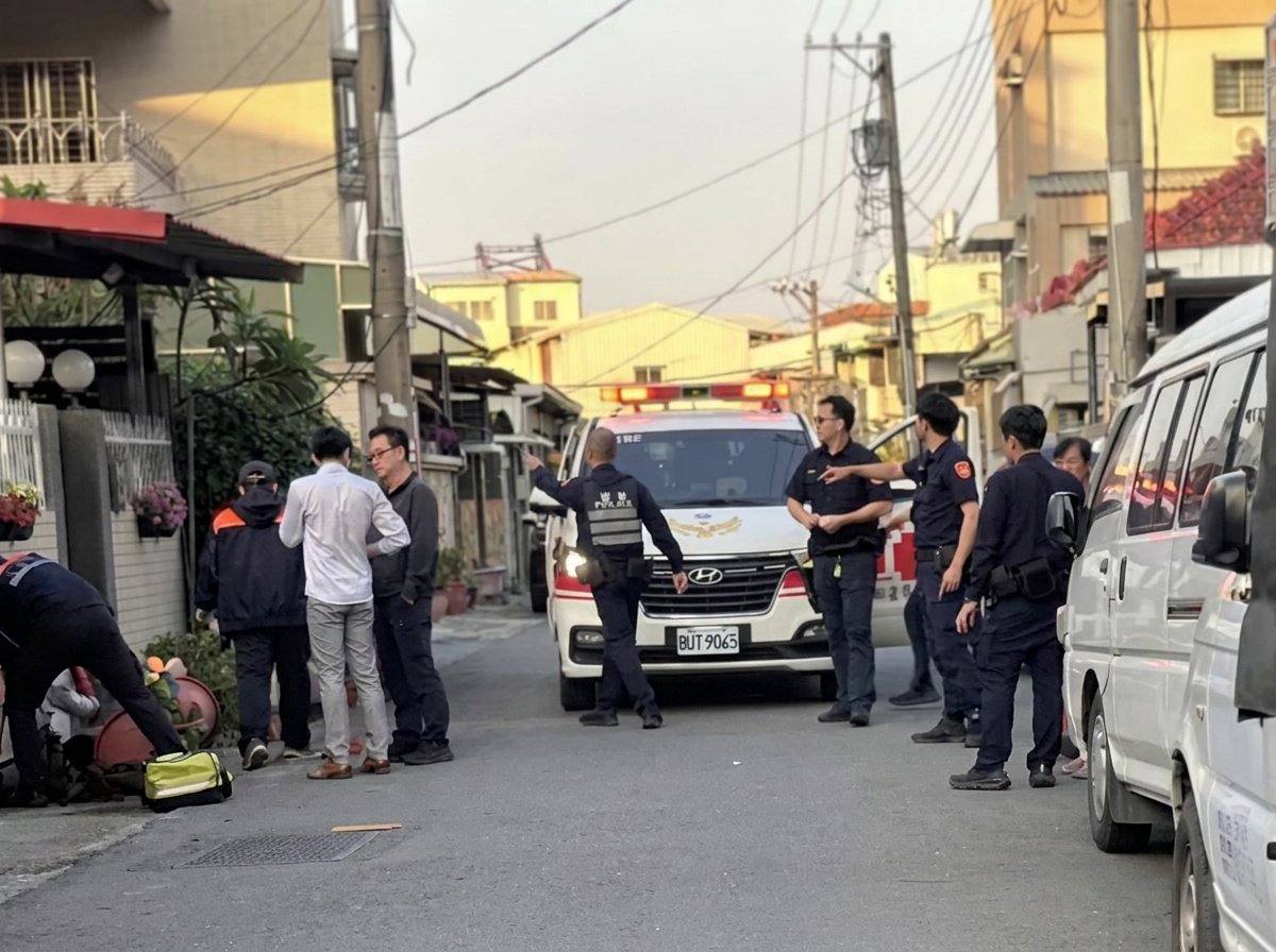 Police arrive at the site of the attack against Christian Gospel Mission members in Kaohsiung. Screenshot.