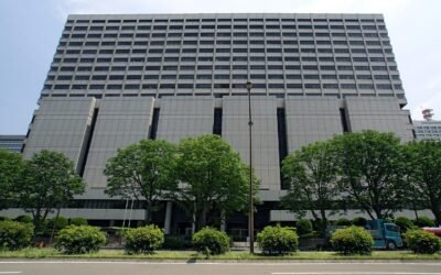 Constitutional Issues in the Unification Church Dissolution Case. 1. Revisiting the Aum Shinrikyo Decision