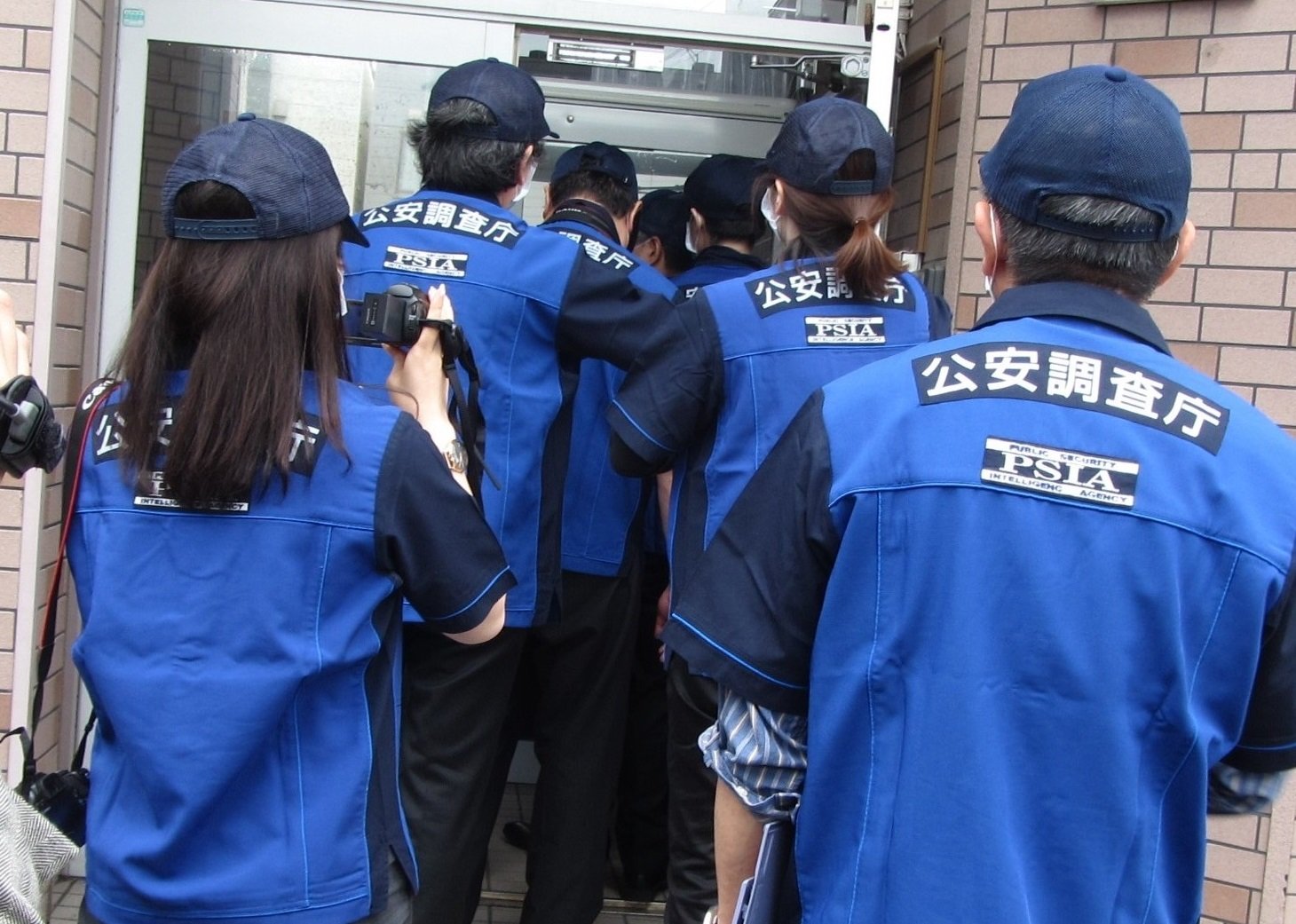 Police raid an Aum Shinrikyo building after the sarin gas attack of 1995. Credits.