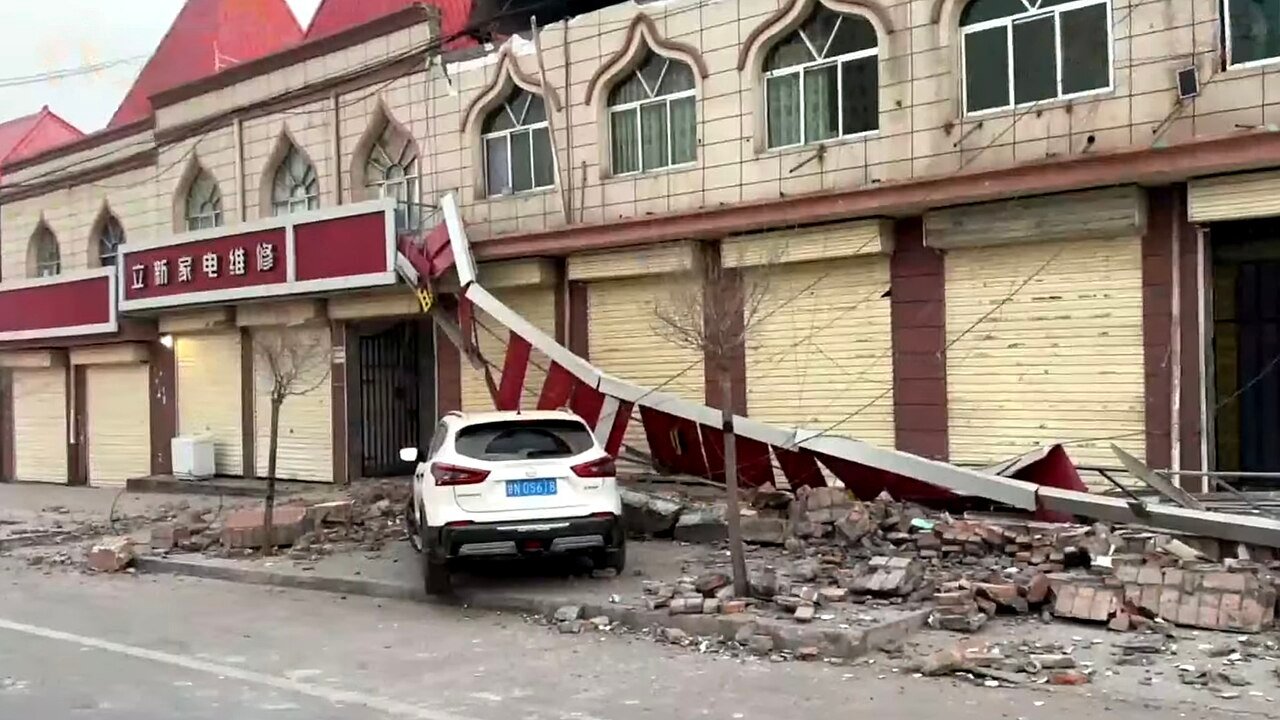  Damage of the Jishishan earthquake. Credits.