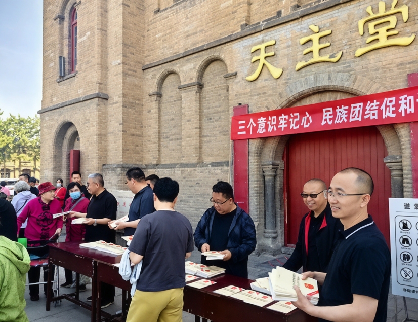 Priests distributing booklets promoting the Law on Ethnic Unity in Southern Mongolia. From Weibo.