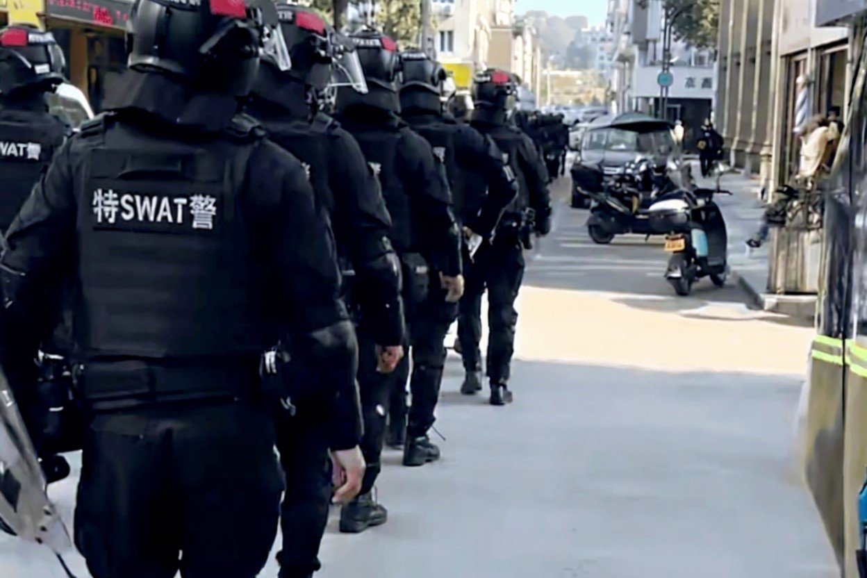 La police entre dans Yayáng. Photo fournie par des chrétiens locaux.