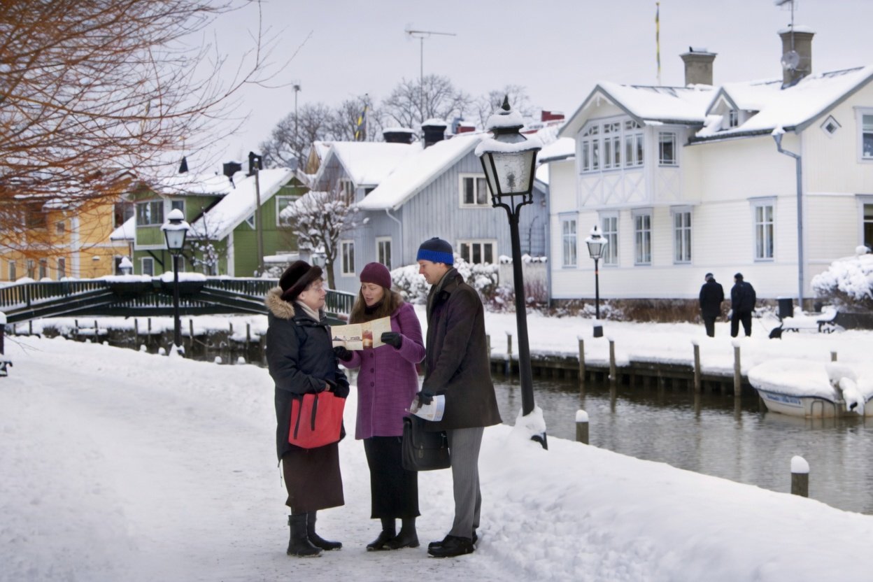 Jehovah&rsquo;s Witnesses evangelizing in Trosa, Sweden. Source: JW.org.