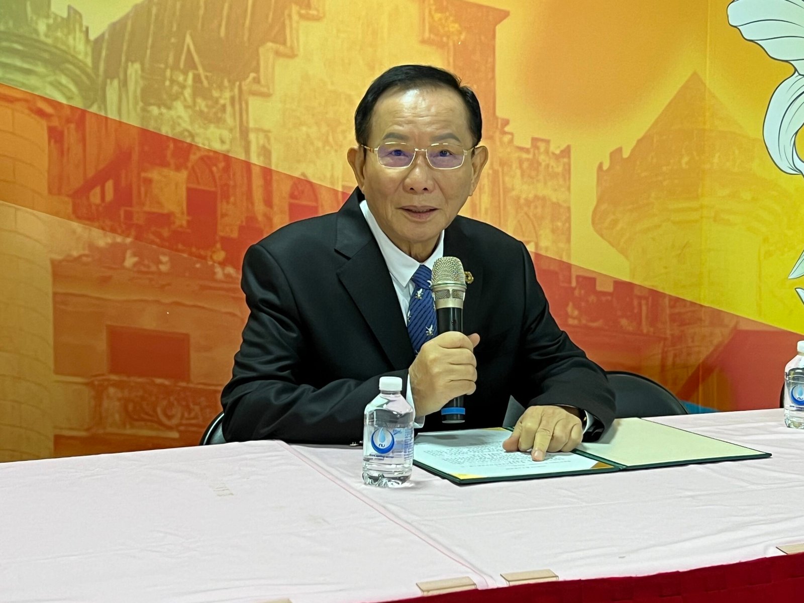 Dr. Hong Tao-Tze.