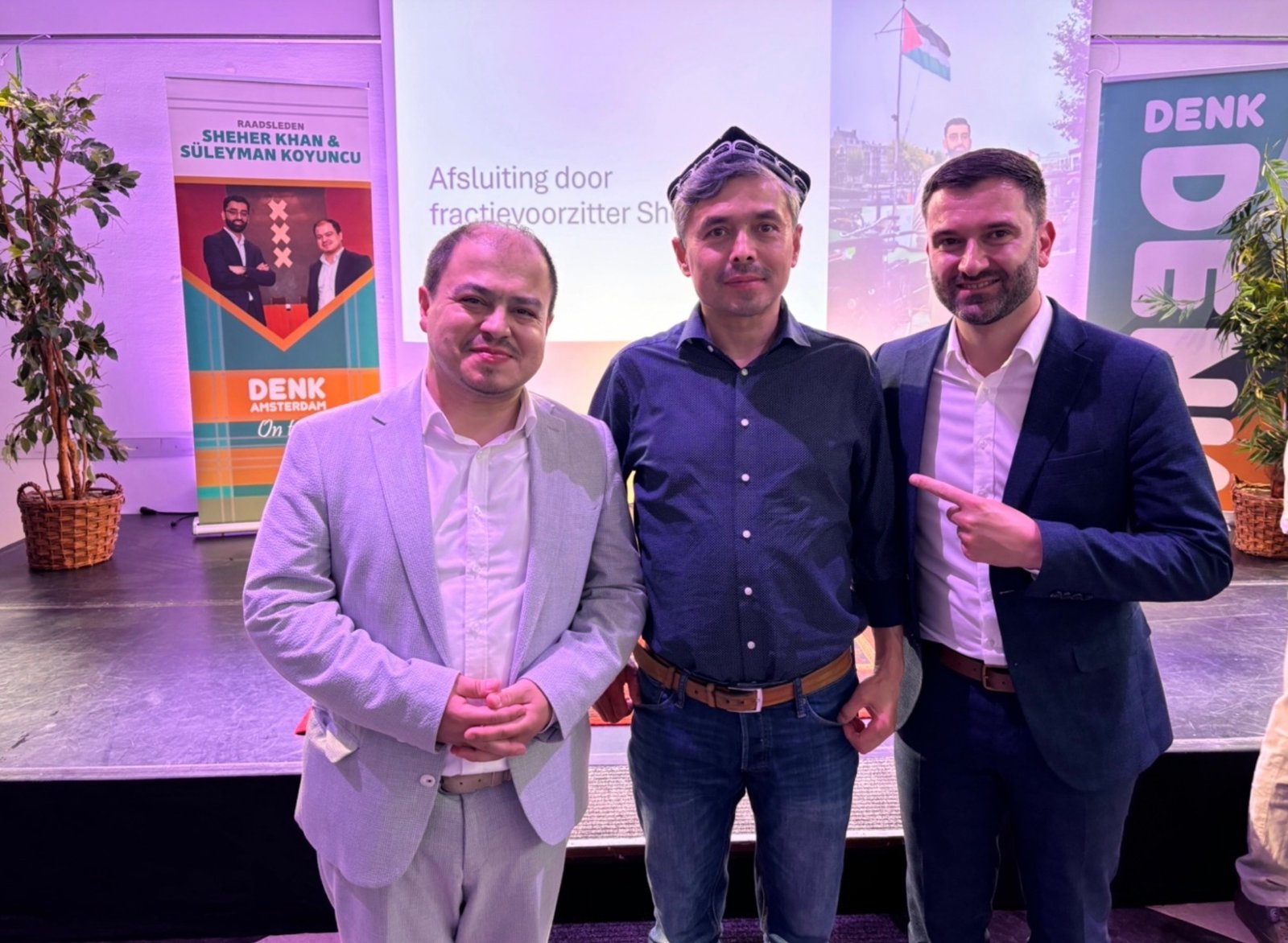 The author with the leader of the Denk party, Stephan van Barli, and the party&rsquo;s representative in the Amsterdam City Council, S&uuml;leyman Kuyenci, who organized the event, on May 23, 2026.