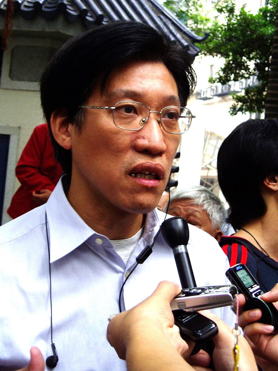 Au Kam San.