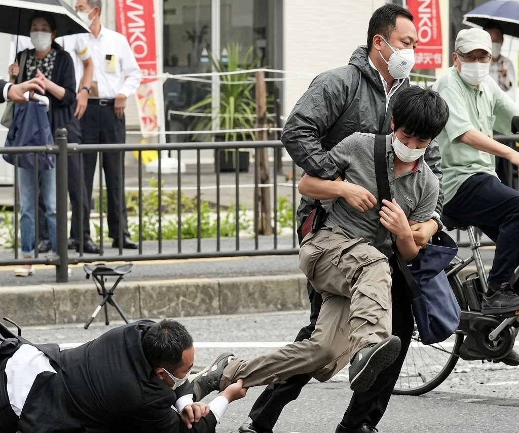 Tetsuya Yamagami is arrested after the assassination of Shinzo Abe (1954–2022). Screenshot.
