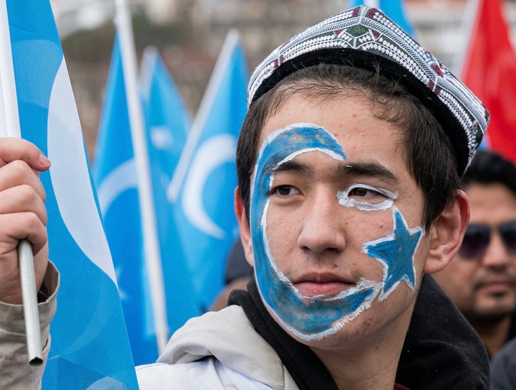 Anti-China Uyghur protester in Istanbul. Screenshot.