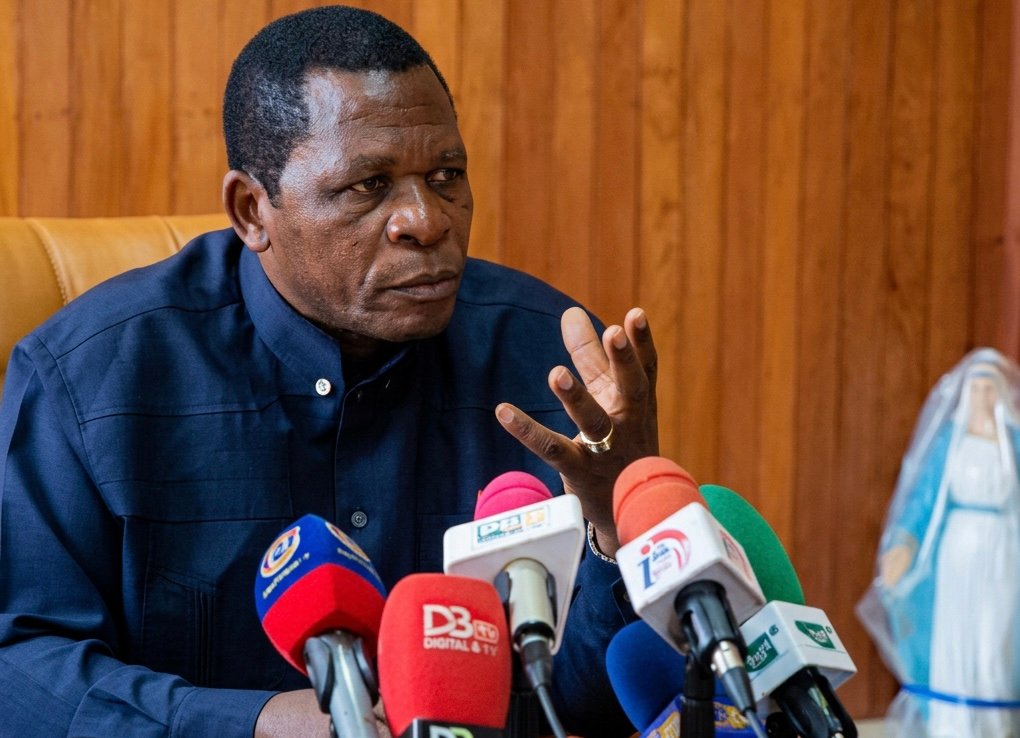 Press conference of Minister Paul Atanga Nji after meeting the leaders of Vie et Paix au Cameroun. Note the barely covered (and very Catholic) statue of the Virgin Mary in the corner.