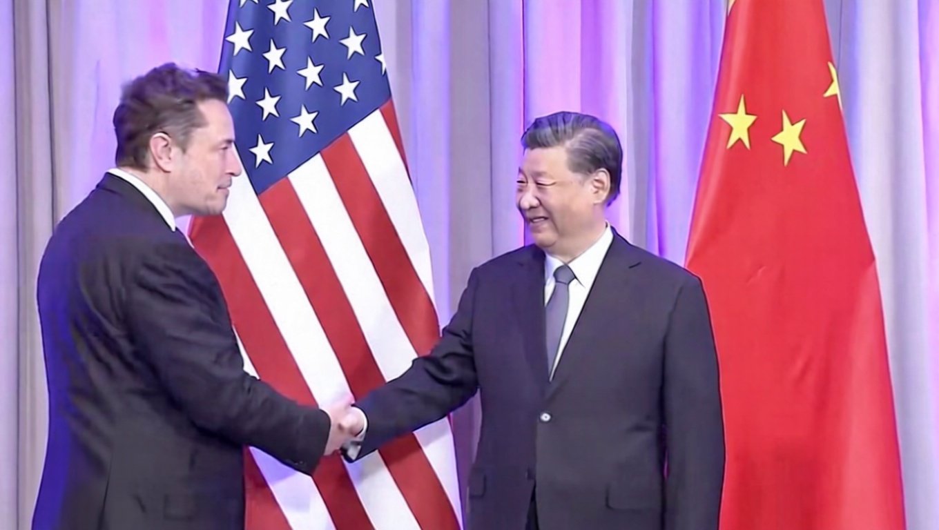 A love affair: Elon Musk meets Xi Jinping.
