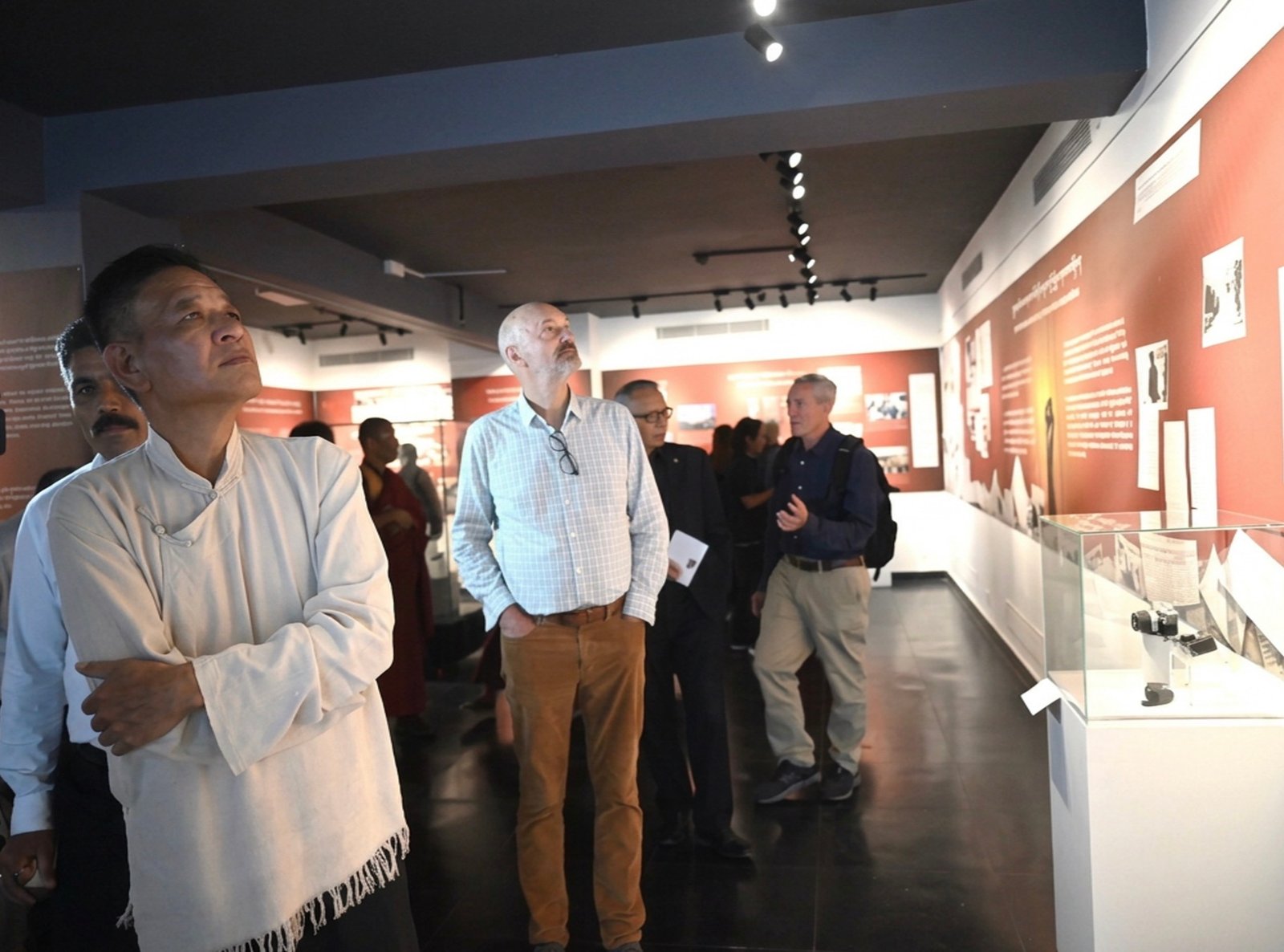 Kerr and Ackerly visiting the exhibition. Source: Central Tibetan Administration.