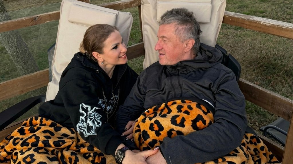 Rudnev under house arrest, with his wife.