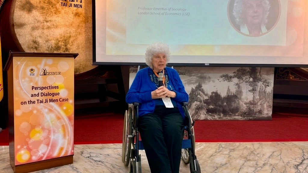 Eileen Barker concludes the Forum.