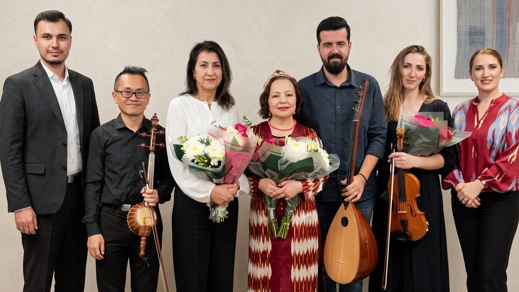 Members of the Miras Silk Road Collective ensemble on either side of Gulbahar Haitiwaji (left) and Rahima Mahmut (right). Far right, Mahire Aisaeva, chair of the UK Uyghur Community. Credits: Stop Uyghur Genocide.