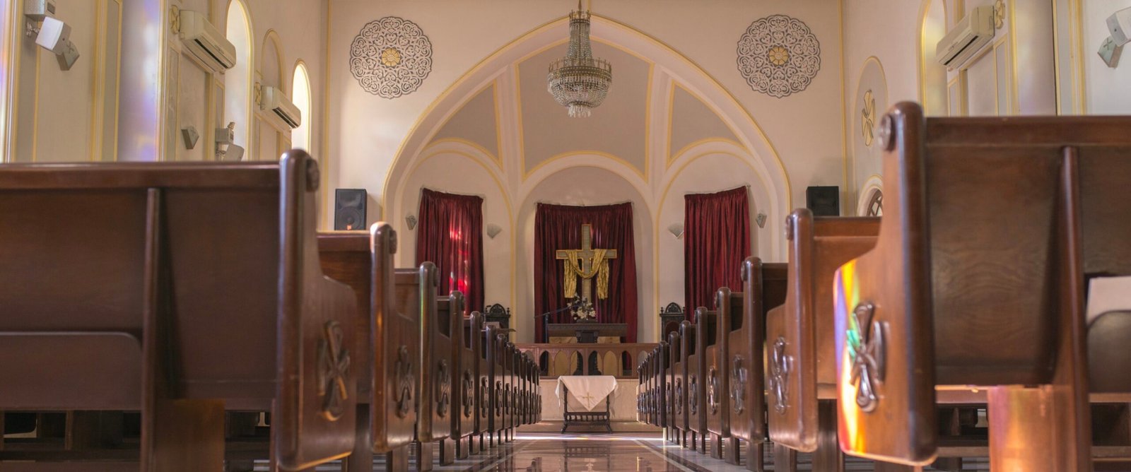 The church’s interior. Credits.