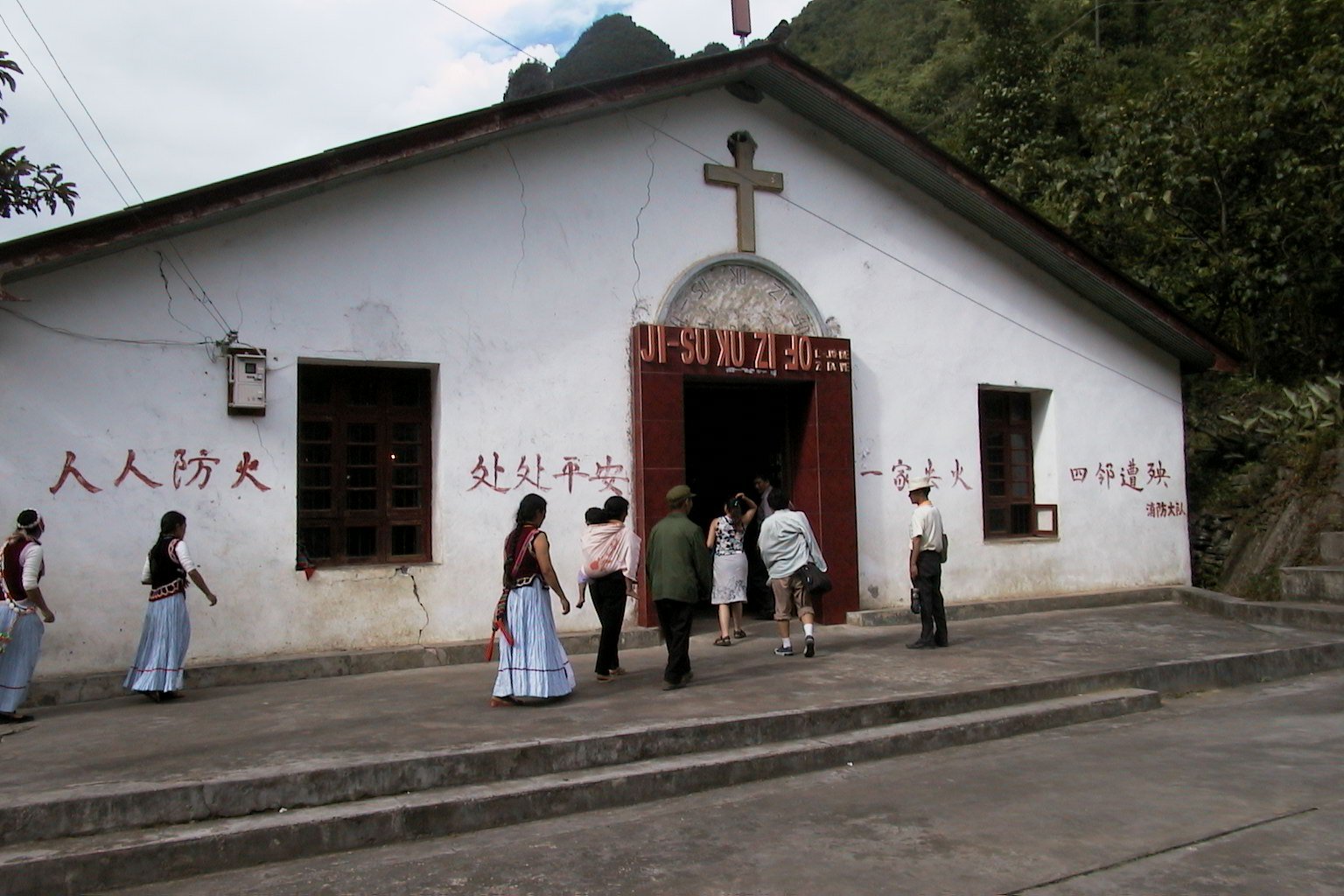 A Christian Lisu church in Fugong, Yunnan. Credits.