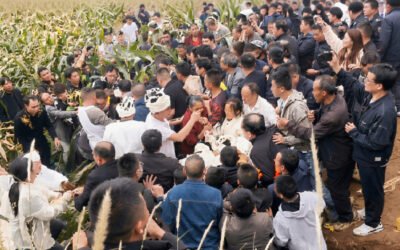 Yunnan: 100,000 Farmers Guard Their Dead Against Forced Cremation