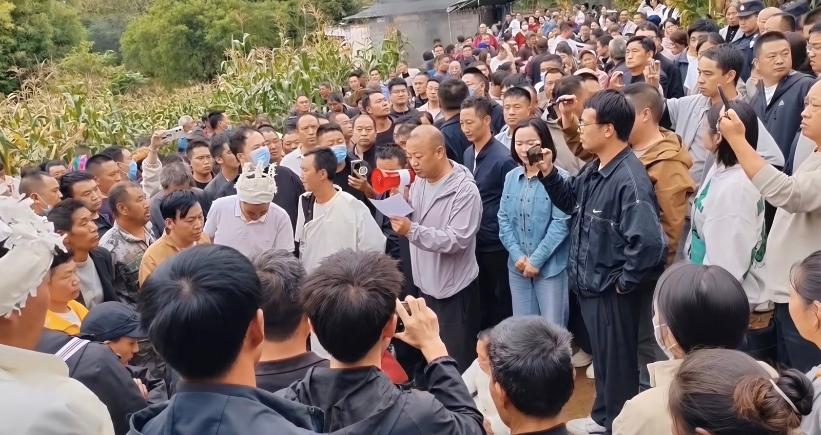 An officer tell villagers He should be cremated. Screenshot.